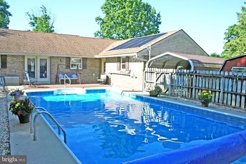 Exterior - 922 May Rd, Lititz, PA 17543 photo 7 of 9
