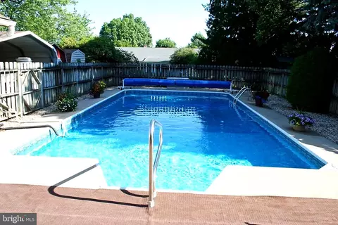 Exterior - 922 May Rd, Lititz, PA 17543 photo 4 of 9