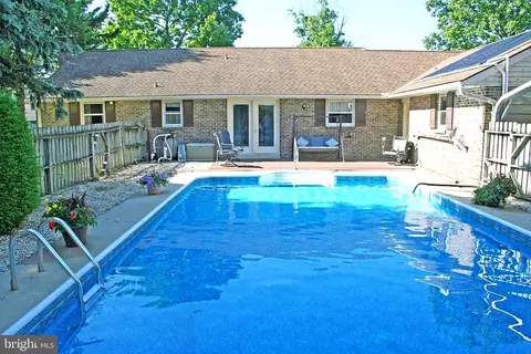 Exterior - 922 May Rd, Lititz, PA 17543 photo 6 of 9