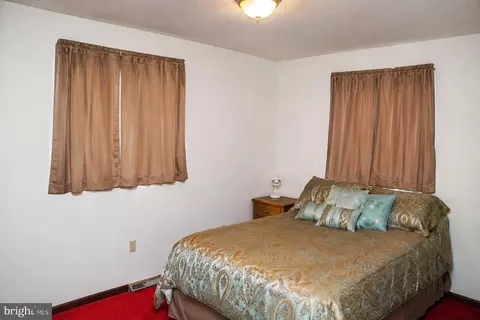Bedroom - 922 May Rd, Lititz, PA 17543 photo 2 of 4
