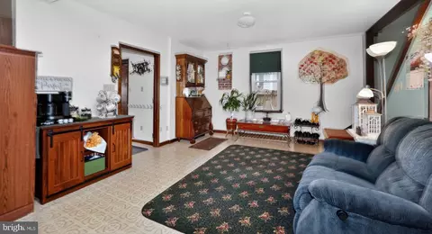 Entry Way - 40 Queen Rd, Intercourse, PA 17534 photo 3 of 6