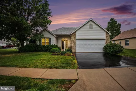 546 Bent Oak Dr, Mount Joy, PA 17552