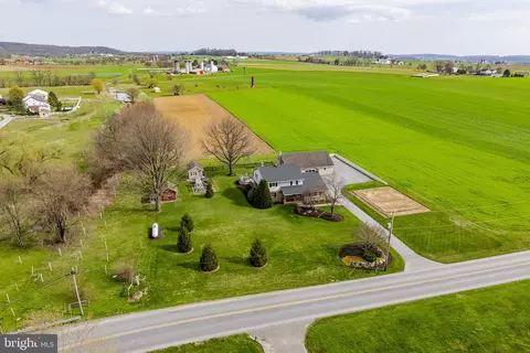 897 S Custer Ave, New Holland, PA 17557