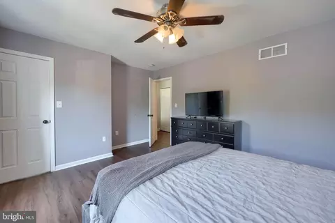 Bedroom - 337 Crosswinds Dr, Lititz, PA 17543 photo 2 of 7