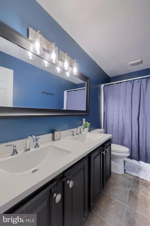 Bath - 337 Crosswinds Dr, Lititz, PA 17543 photo 2 of 2