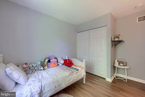 Bedroom - 337 Crosswinds Dr, Lititz, PA 17543 photo 3 of 7