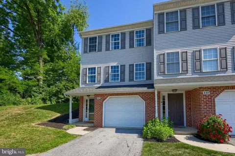 Exterior - 337 Crosswinds Dr, Lititz, PA 17543 photo 6 of 7