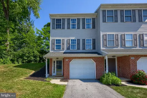 337 Crosswinds Dr, Lititz, PA 17543