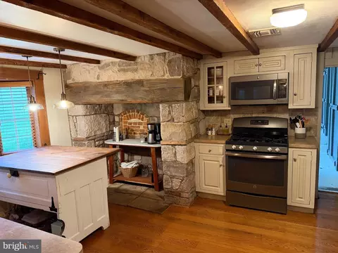 Kitchen - 515 W 28th Division Hwy, Lititz, PA 17543 photo 1 of 3