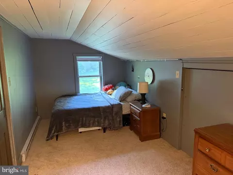 Bedroom - 515 W 28th Division Hwy, Lititz, PA 17543 photo 2 of 4