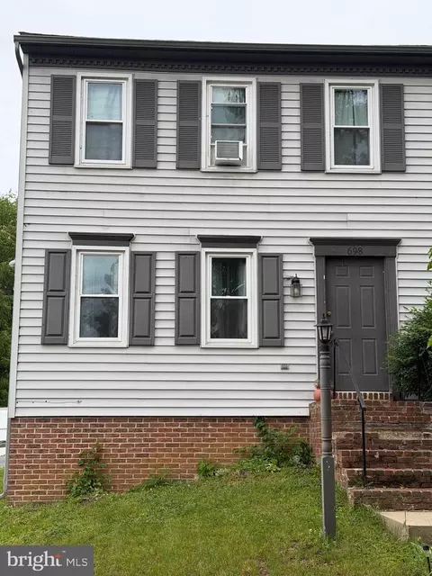 698 Topaz Dr, Lancaster, PA 17603