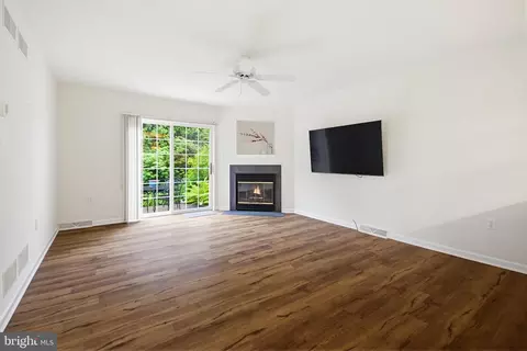 Living - 1037 Kent Gdn, Lititz, PA 17543 photo 1 of 3