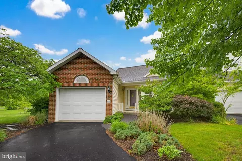 1037 Kent Gdn, Lititz, PA 17543