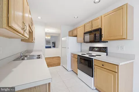 Kitchen - 1037 Kent Gdn, Lititz, PA 17543 photo 1 of 3