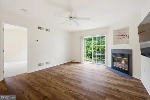 Living - 1037 Kent Gdn, Lititz, PA 17543 photo 2 of 3