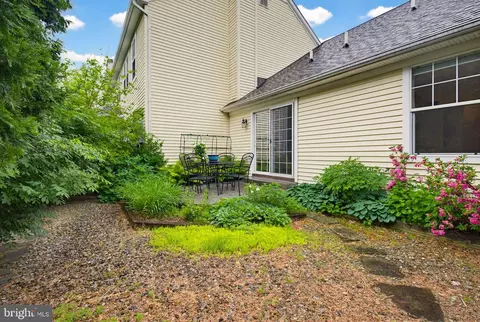 Exterior - 1037 Kent Gdn, Lititz, PA 17543 photo 4 of 5