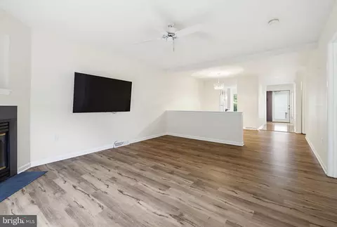 Living - 1037 Kent Gdn, Lititz, PA 17543 photo 3 of 3