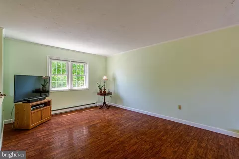 Living - 316 Snavely Mill Rd, Lititz, PA 17543 photo 4 of 9