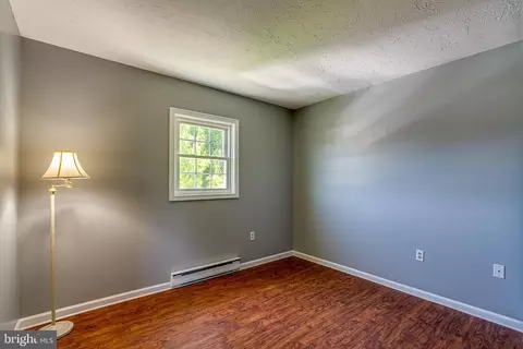 Bedroom - 316 Snavely Mill Rd, Lititz, PA 17543 photo 3 of 5