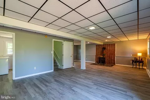 Living - 316 Snavely Mill Rd, Lititz, PA 17543 photo 5 of 9