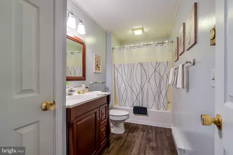 Bath - 316 Snavely Mill Rd, Lititz, PA 17543 photo 1 of 2