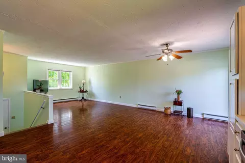 Living - 316 Snavely Mill Rd, Lititz, PA 17543 photo 3 of 9