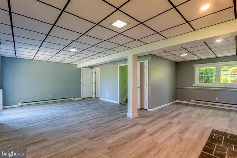 Living - 316 Snavely Mill Rd, Lititz, PA 17543 photo 6 of 9