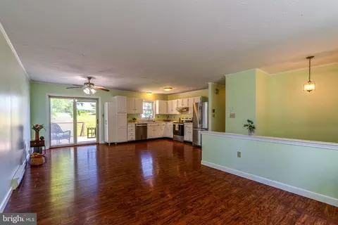 Living - 316 Snavely Mill Rd, Lititz, PA 17543 photo 1 of 9
