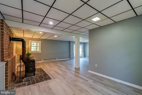Living - 316 Snavely Mill Rd, Lititz, PA 17543 photo 7 of 9