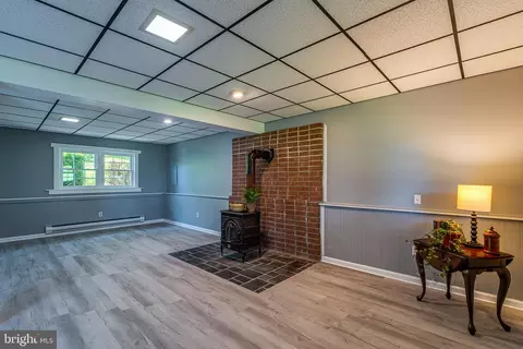 Living - 316 Snavely Mill Rd, Lititz, PA 17543 photo 8 of 9