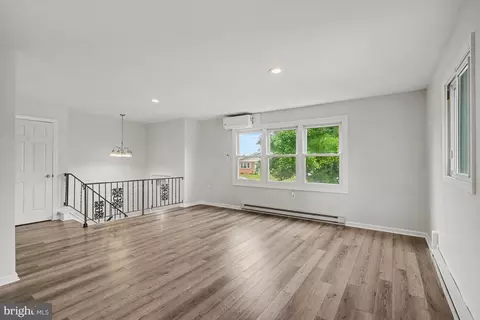 Living - 541 Golden St, Lititz, PA 17543 photo 2 of 2