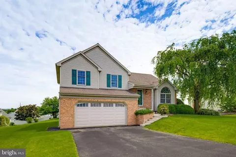 65 Brookfield Dr, Elizabethtown, PA 17022