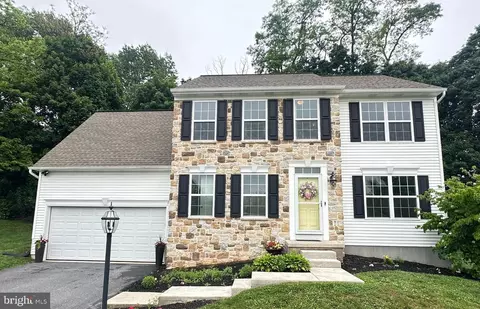 18 Copperwood Ln, Ephrata, PA 17522