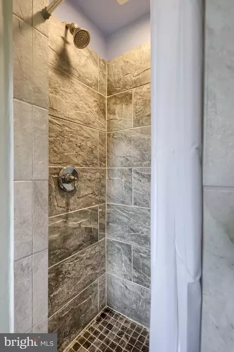 Bath - 1019 Devonshire Rd, Lancaster, PA 17601 photo 3 of 4