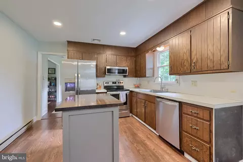 Kitchen - 1019 Devonshire Rd, Lancaster, PA 17601 photo 1 of 2