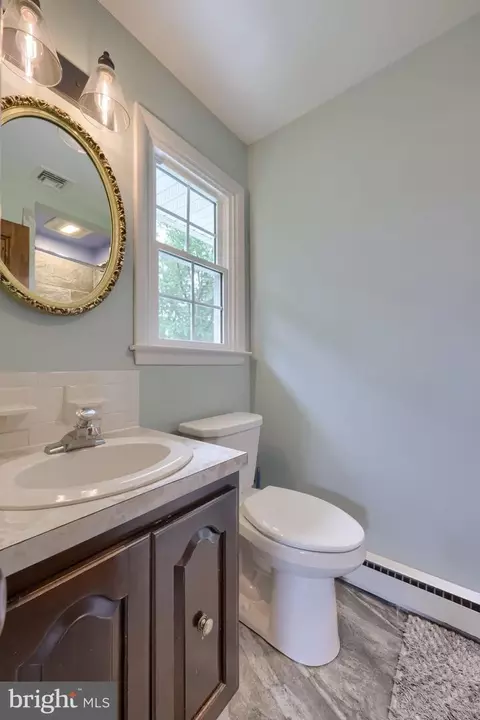 Bath - 1019 Devonshire Rd, Lancaster, PA 17601 photo 2 of 4
