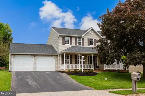 26 Apricot Ave, Leola, PA 17540
