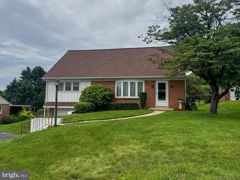 48 Highland Dr, Lancaster, PA 17602