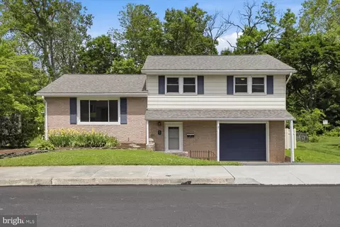 71 Circle Dr, Ephrata, PA 17522