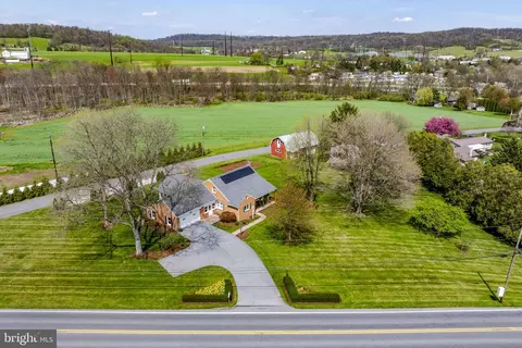 218 Lauschtown Rd, Denver, PA 17517