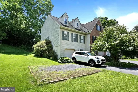 123 Hampden Dr #J, Mountville, PA 17554