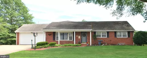 627 Pine Hill Rd, Lititz, PA 17543