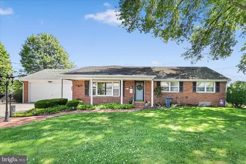 627 Pine Hill Rd, Lititz, PA 17543