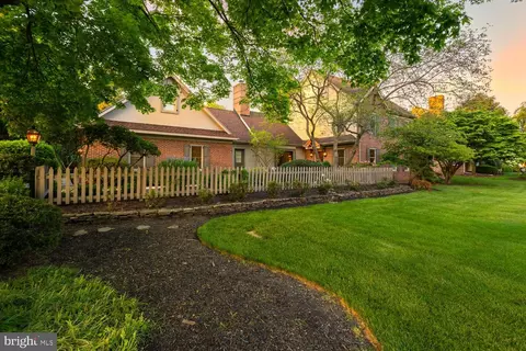 1334 Beaconfield Ln, Lancaster, PA 17601
