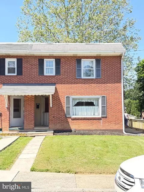 31 E Orange St, Ephrata, PA 17522
