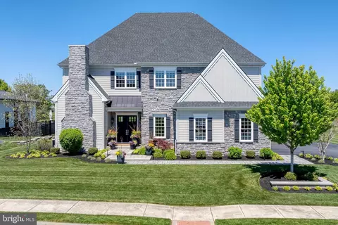 Exterior - 685 Fleetwood Dr, Lititz, PA 17543 photo 1 of 34