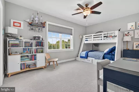 Bedroom - 685 Fleetwood Dr, Lititz, PA 17543 photo 9 of 10