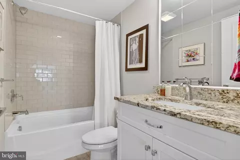 Bath - 685 Fleetwood Dr, Lititz, PA 17543 photo 7 of 7