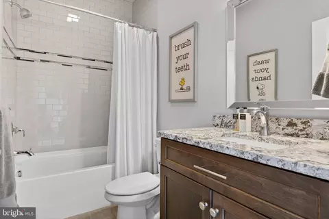 Bath - 685 Fleetwood Dr, Lititz, PA 17543 photo 5 of 7