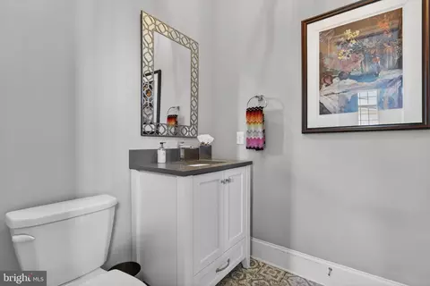 Bath - 685 Fleetwood Dr, Lititz, PA 17543 photo 1 of 7